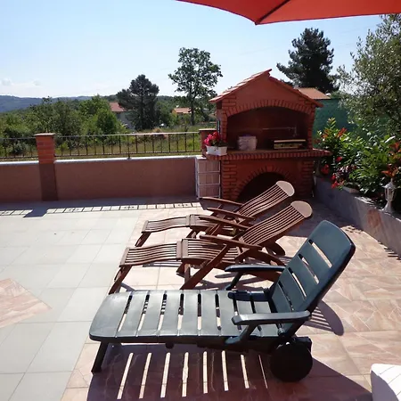 Mit Panoramablick In Ruhiger Lage