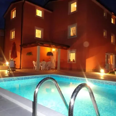 Mit Panoramablick In Ruhiger Lage * Kaštel