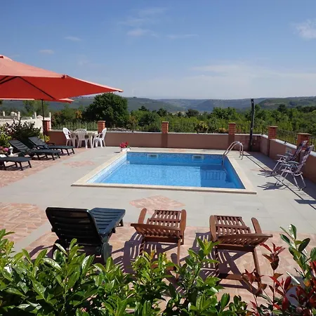 Daire Mit Panoramablick In Ruhiger Lage Kaštel