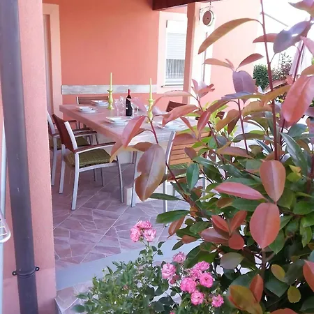 Mit Panoramablick In Ruhiger Lage Appartement Kaštel